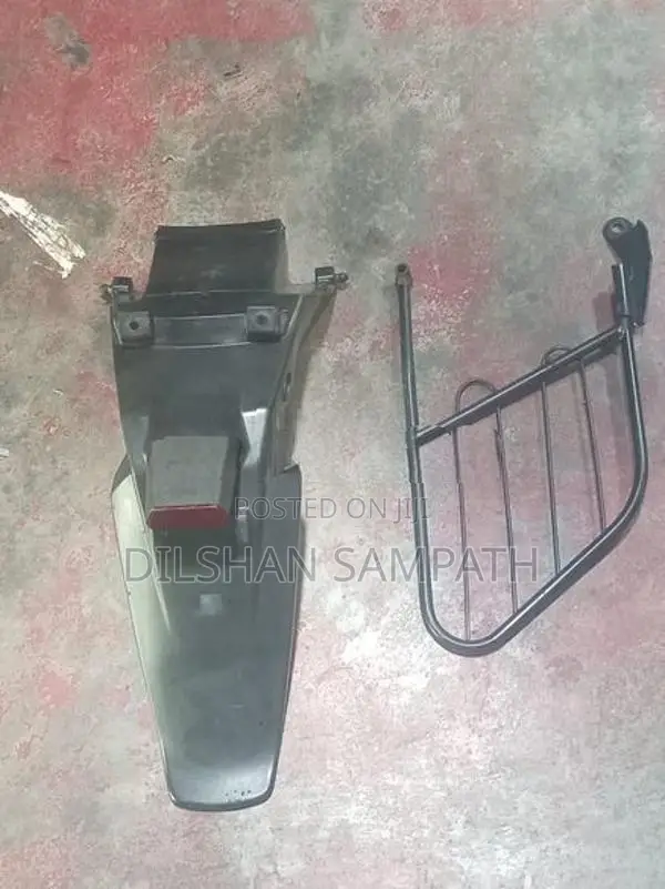 Bajaj Pulsar 180 Black Plastic Rear Mudguard with A Metal Saree Guard