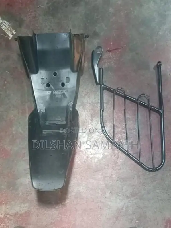 Bajaj Pulsar 180 Black Plastic Rear Mudguard with A Metal Saree Guard