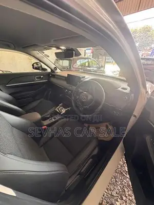 Honda Vezel z premium 2026