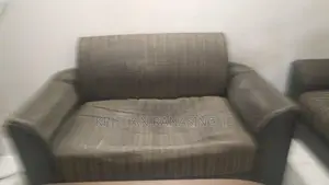 පාවිච්චි කරන ලද sofa set එකක් විකිණීමට ඇත
