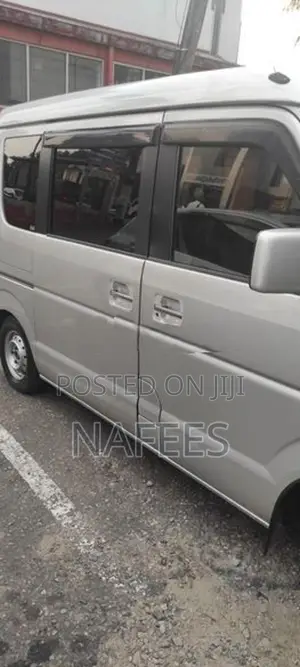 Suzuki Every 2011