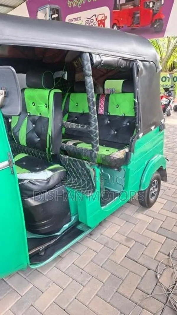 Bajaj RE 4 Storke 2018