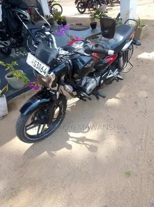 Bajaj V15 2016