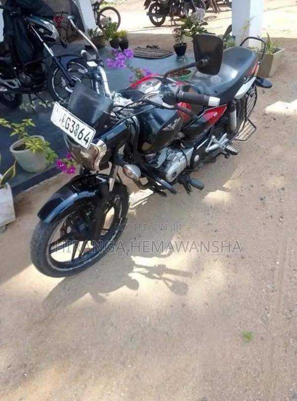 Bajaj V15 2016
