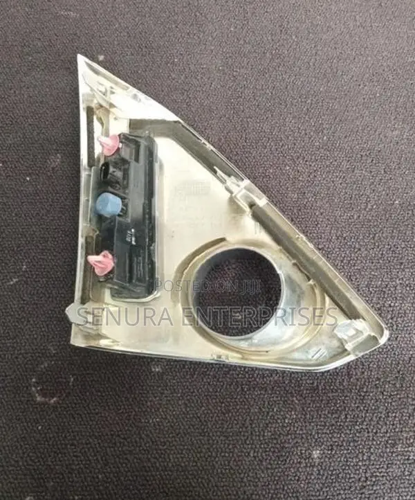 TOYOTA TANK M900 NICKEL FOG LIGHT COWL WITH DAY LH
