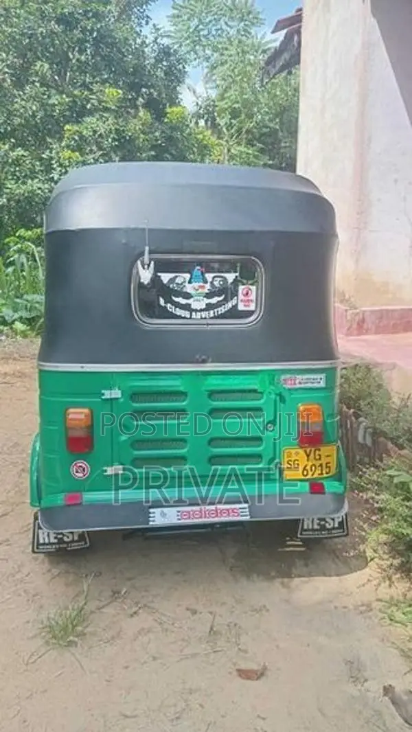 Bajaj RE 2011