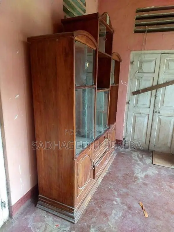 Teak showcase