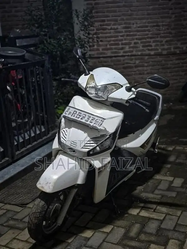 Mahindra Gusto 2016