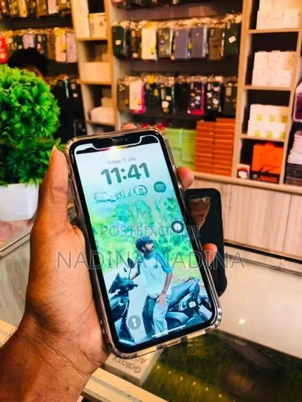 Apple iPhone 11 (Used)