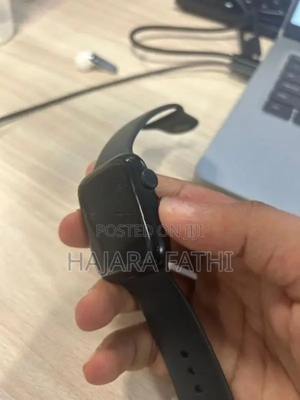 Apple Watch Series 8 45mm - Black Excellent*