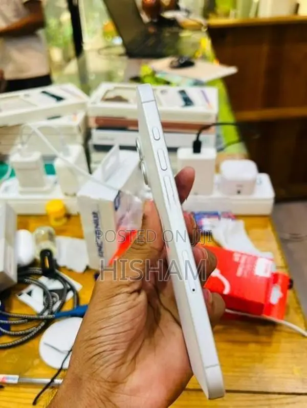 Apple iPhone 16 Plus 128GB (Used)