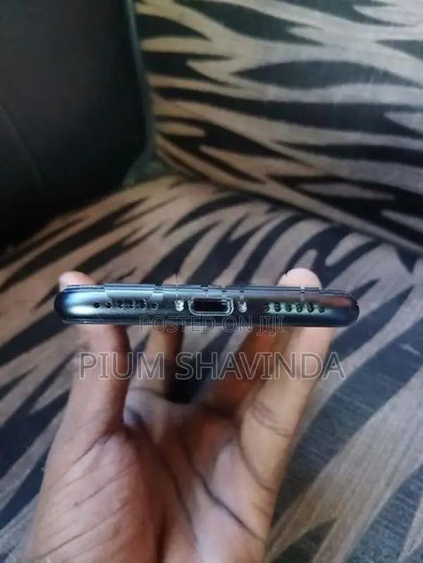 Apple iPhone SE 2 (Used)