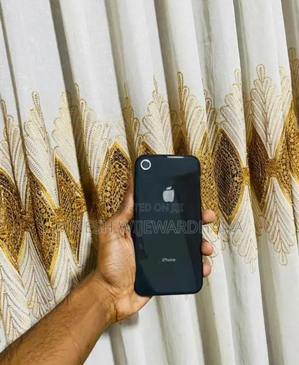 Apple iPhone XR (Used)