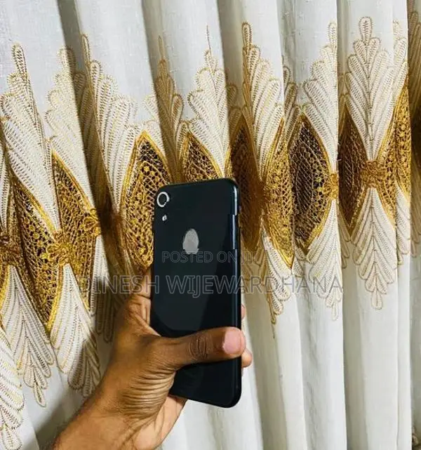 Apple iPhone XR (Used)