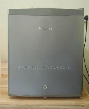 Hisense - Mini Bar Refrigerator 39L (15.5KG)