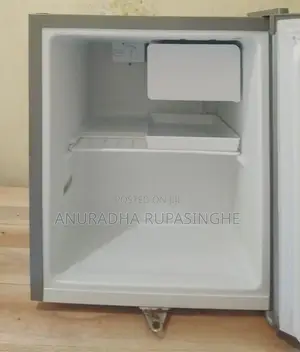 Hisense - Mini Bar Refrigerator 39L (15.5KG)