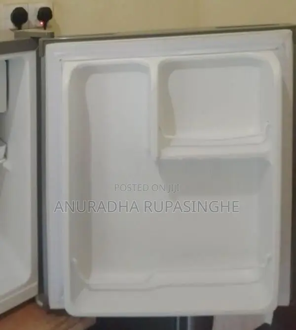 Hisense - Mini Bar Refrigerator 39L (15.5KG)