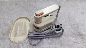 Raf Electric Iron (R1316W)