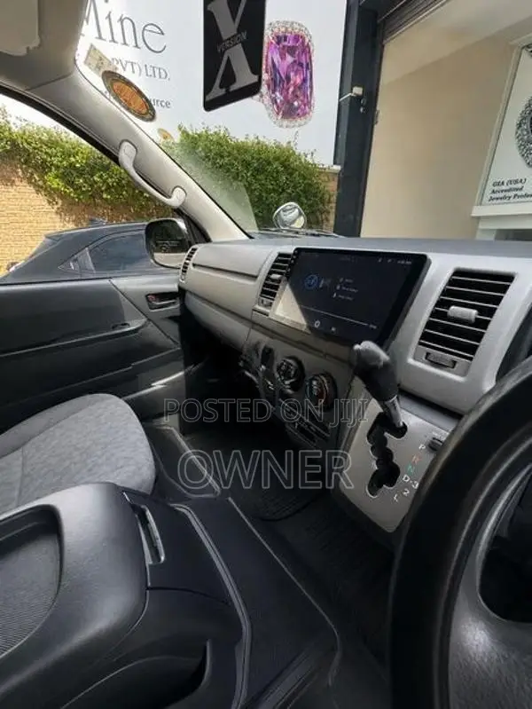 Toyota Hiace KDH 2006