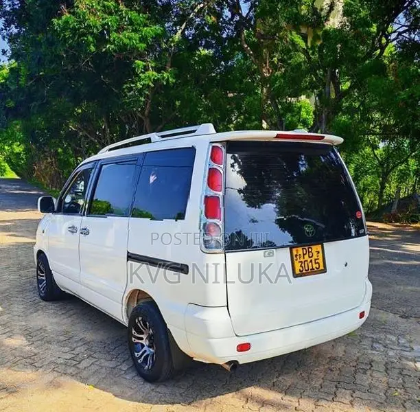 Toyota Noah 2004