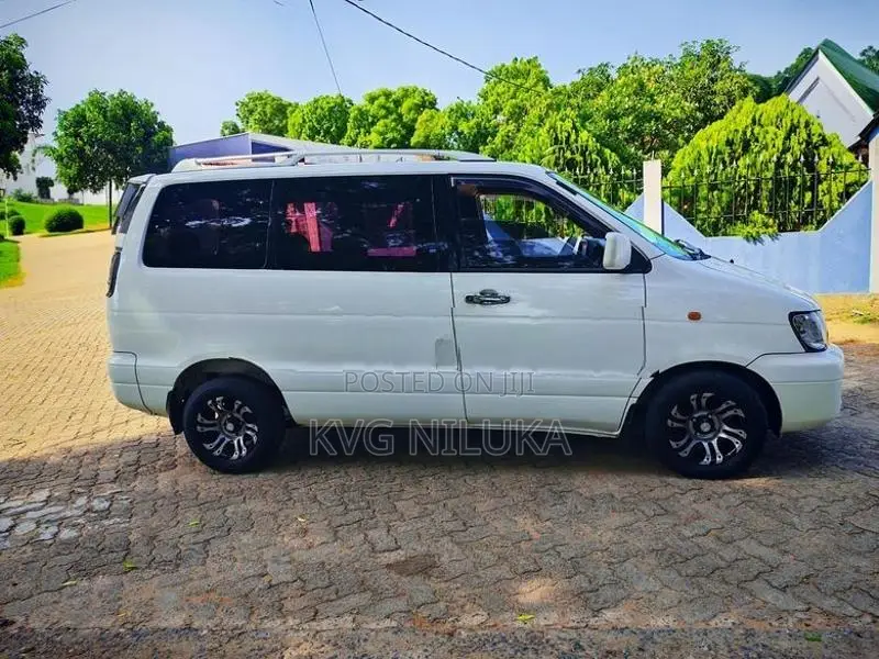 Toyota Noah 2004