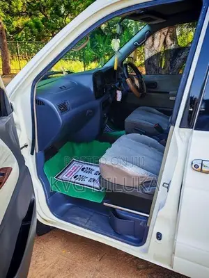 Toyota Noah 2004