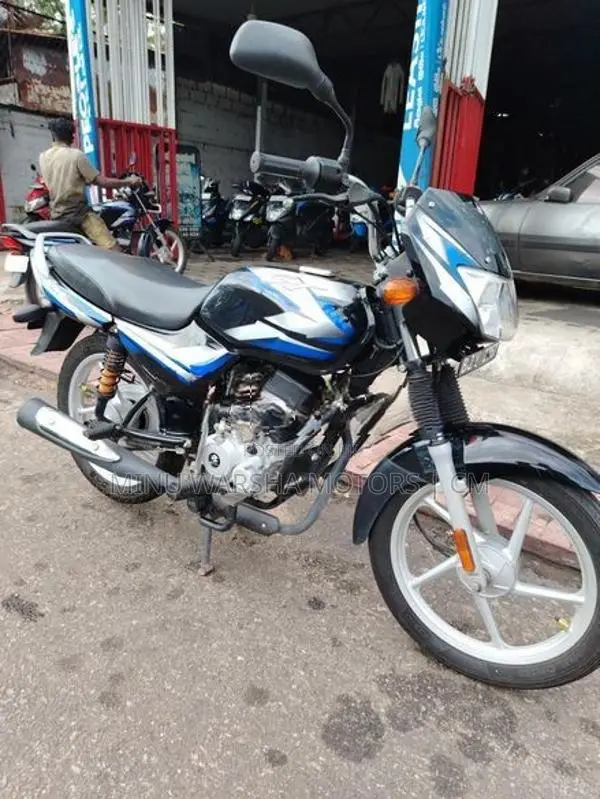Bajaj CT100 2025