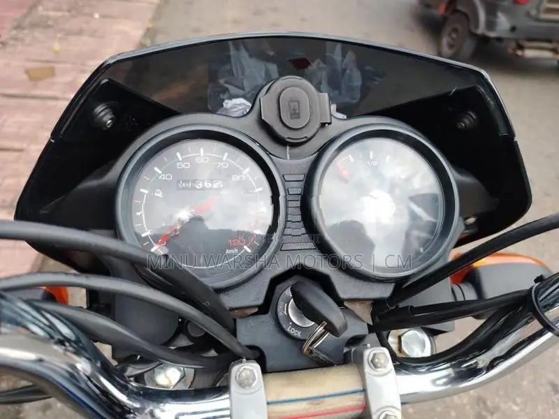 Bajaj CT100 2025