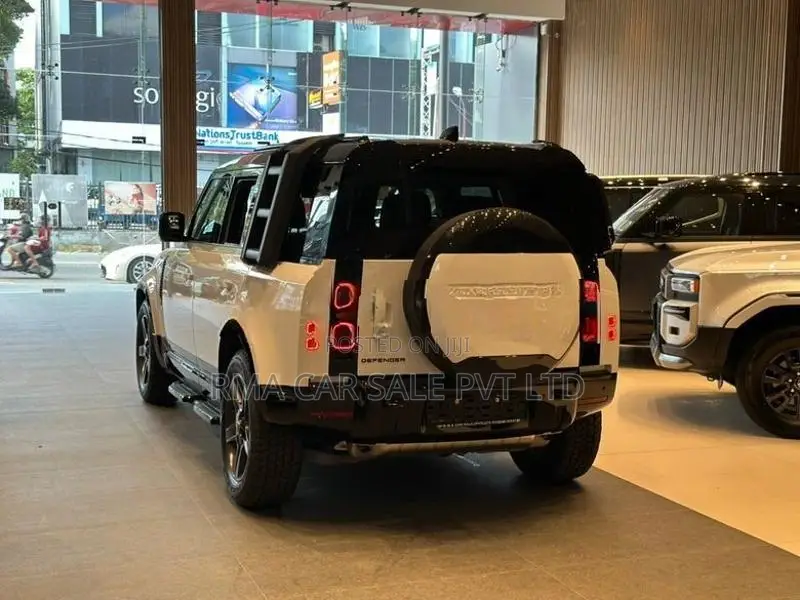 Land Rover Defender X Dynamic SE 2025
