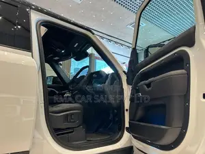 Land Rover Defender X Dynamic SE 2025