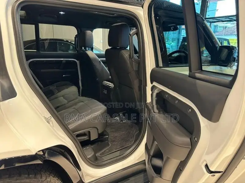 Land Rover Defender X Dynamic SE 2025