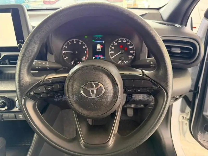 Toyota Yaris X Grade 2025