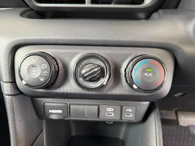 Toyota Yaris X Grade 2025