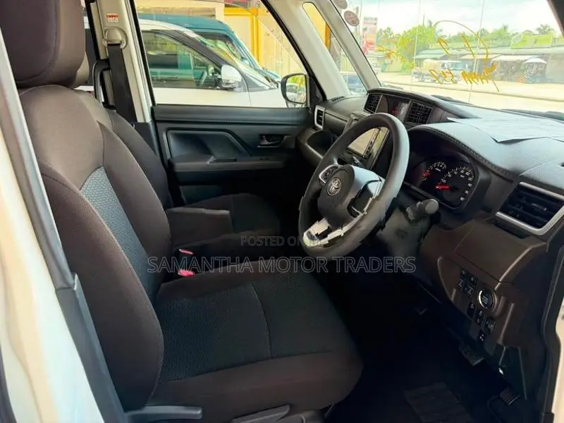 Toyota Roomy G Grade 2024