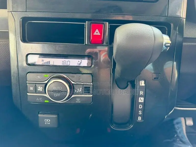 Toyota Roomy G Grade 2024
