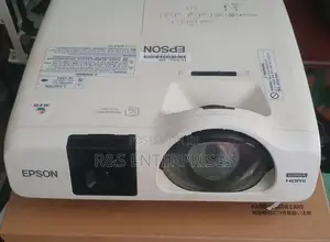 Epson EB- 520 Short Throw LCD
