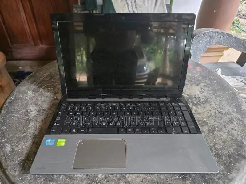 Toshiba L50 A Laptop