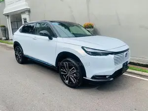 Honda Vezel Z Play Moonroof 2025