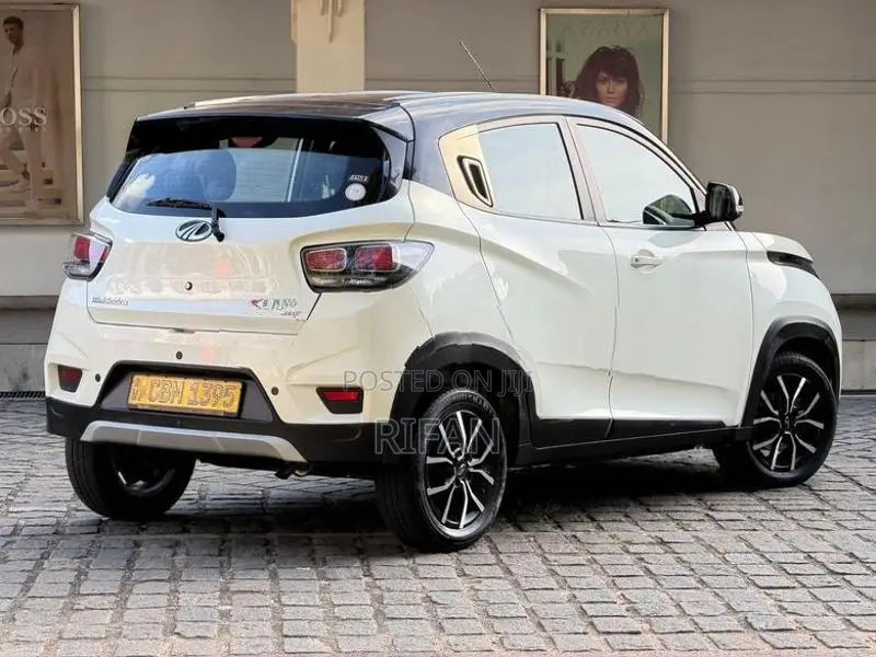 Mahindra KUV 100 2022