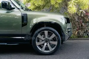 Land Rover Defender X Dynamic HSE-P300e 2026