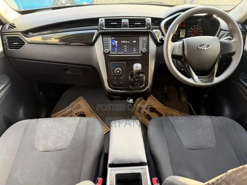 Mahindra KUV 100 2022