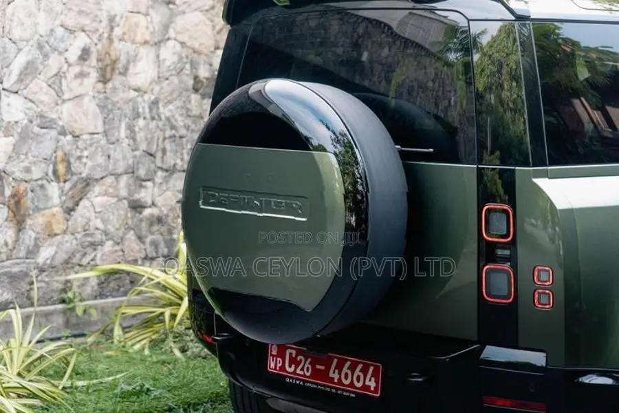 Land Rover Defender X Dynamic HSE-P300e 2026