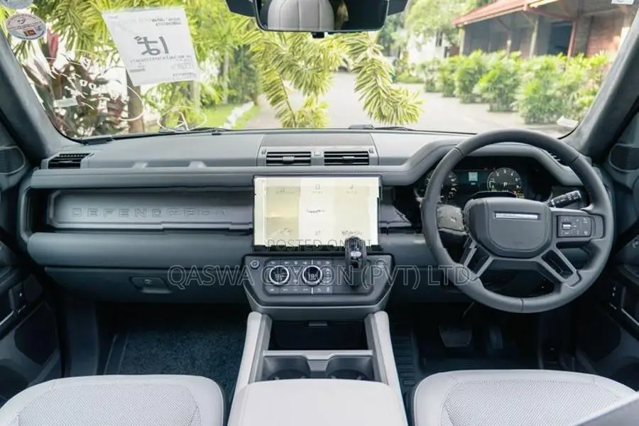 Land Rover Defender X Dynamic HSE-P300e 2026