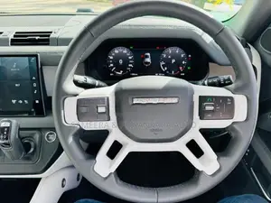Land Rover Defender HSE 2024