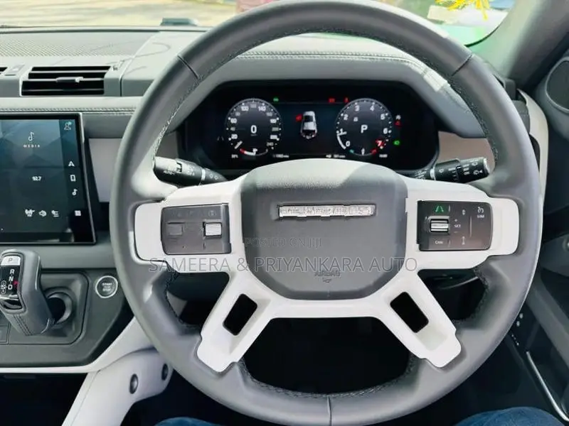 Land Rover Defender HSE 2024