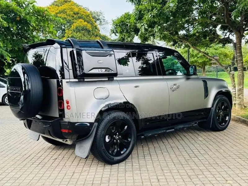 Land Rover Defender HSE 2024
