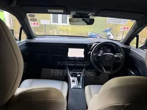 Lexus LBX Elegant 2 2024