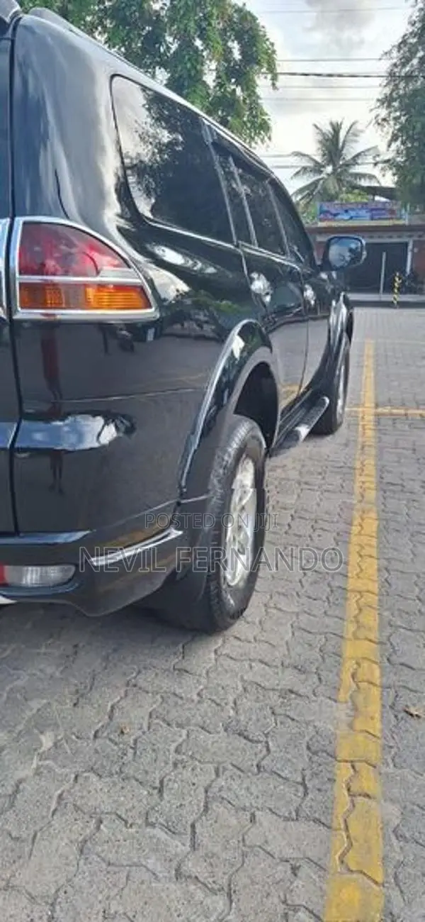 Mitsubishi Pajero 2012