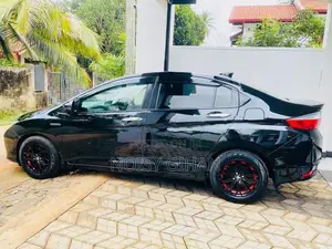 Honda Grace 2015