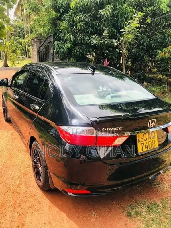 Honda Grace 2015